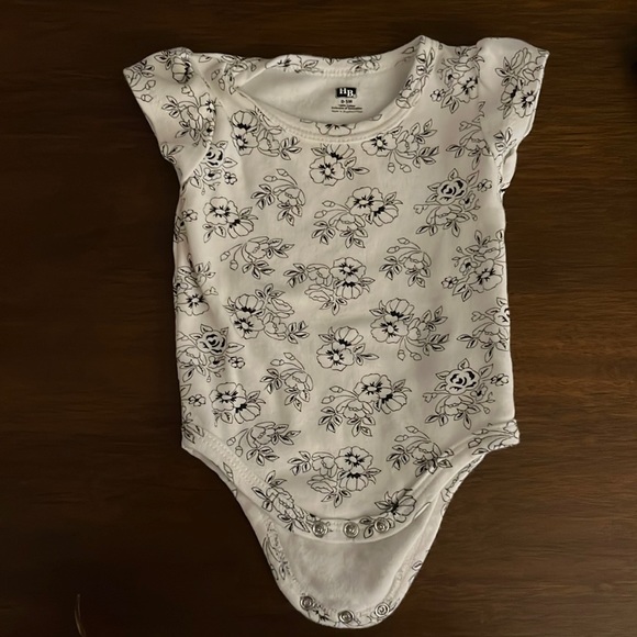 Newborn onesies - set of 2 - Picture 1 of 2